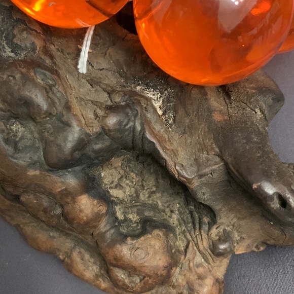 Vintage Cluster of large lucite grapes on wooden base - Picture 3 of 7